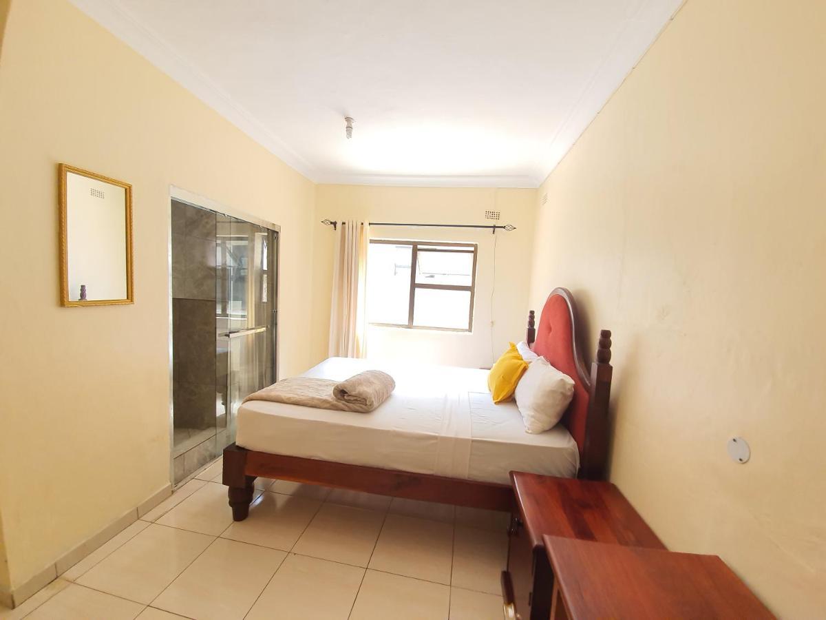 The Palace Guest House Harare Bagian luar foto