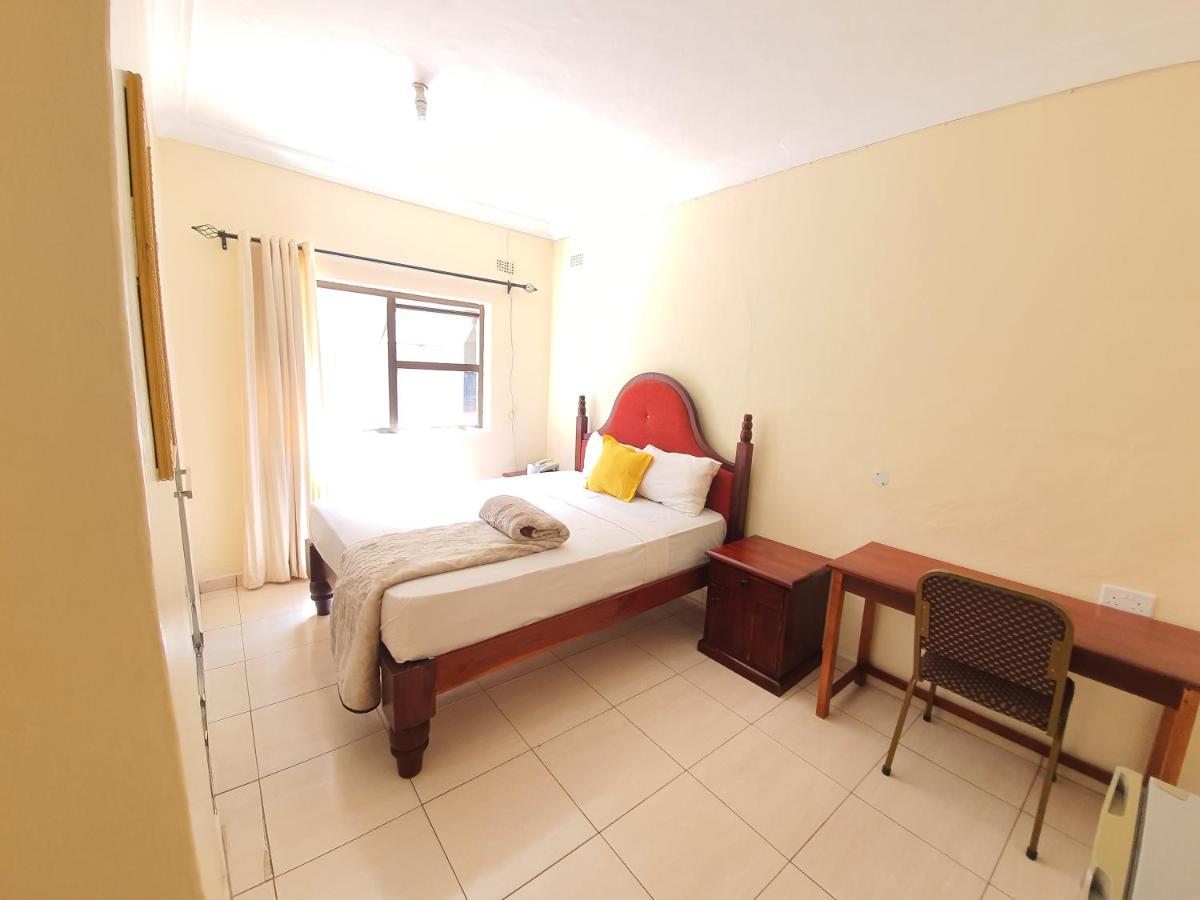 The Palace Guest House Harare Bagian luar foto