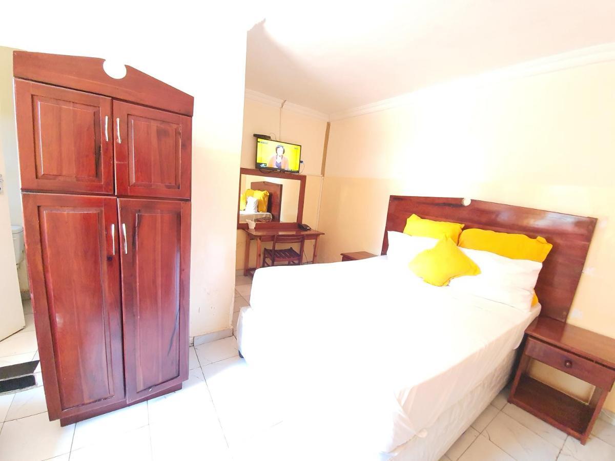 The Palace Guest House Harare Bagian luar foto