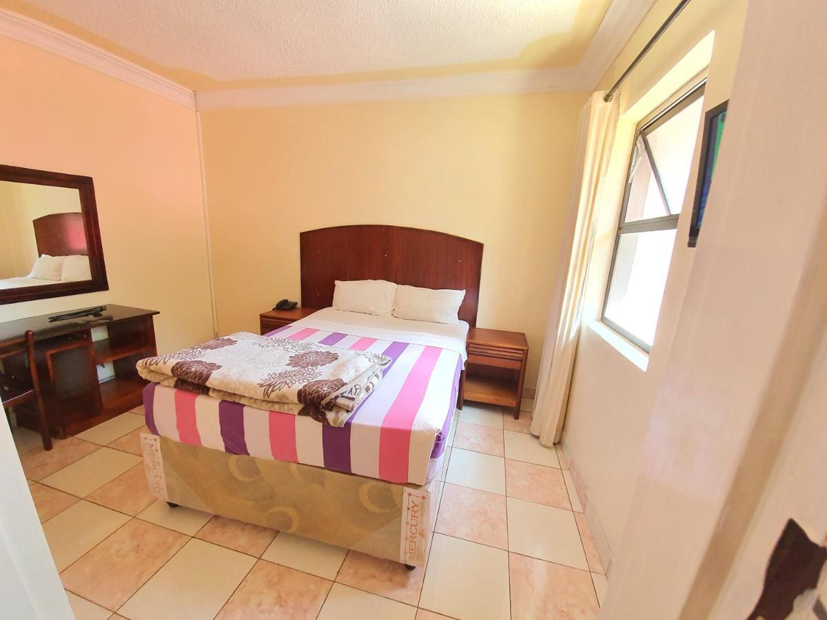 The Palace Guest House Harare Bagian luar foto