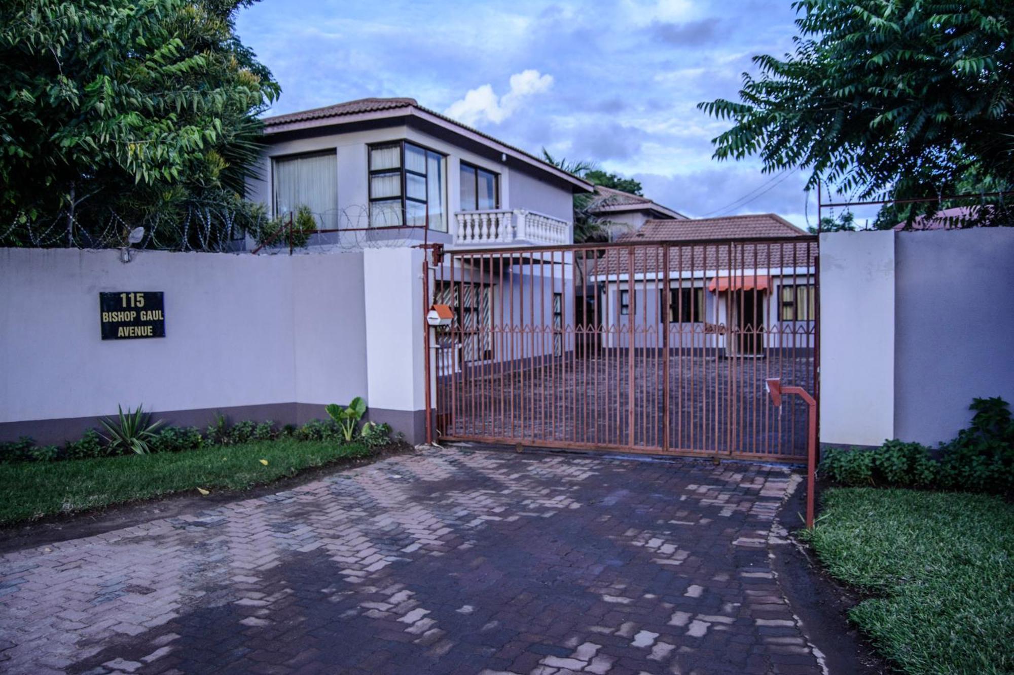 The Palace Guest House Harare Bagian luar foto