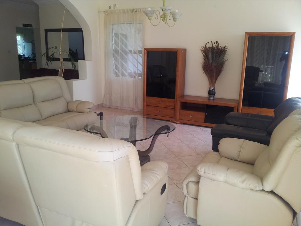 The Palace Guest House Harare Bagian luar foto