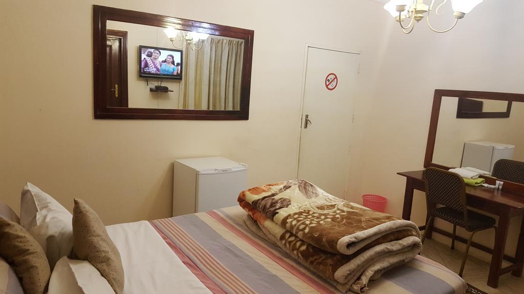 The Palace Guest House Harare Bagian luar foto