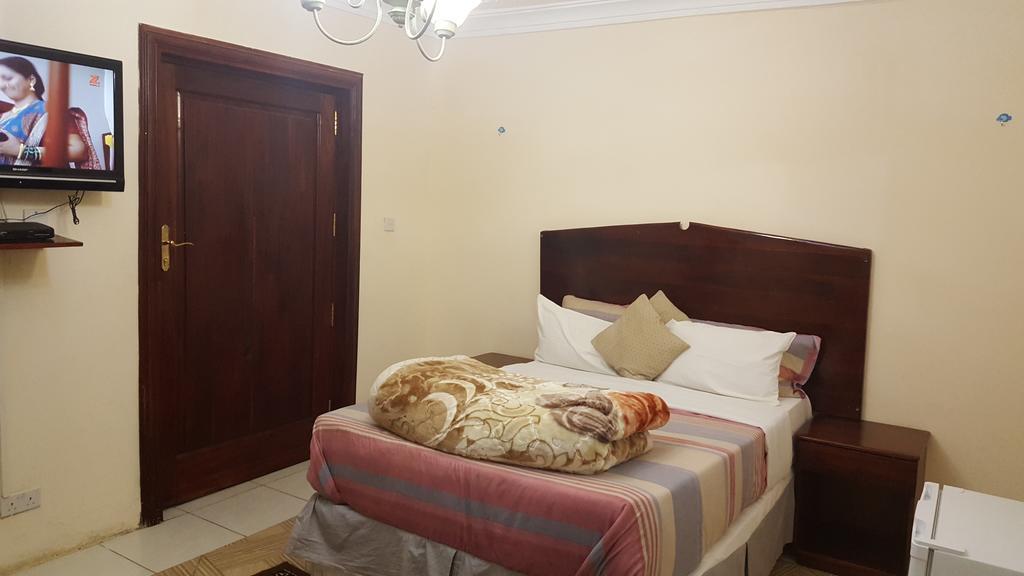 The Palace Guest House Harare Bagian luar foto