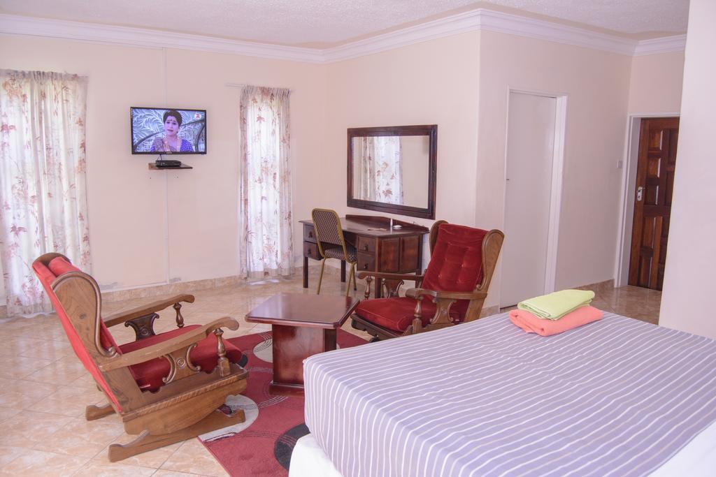 The Palace Guest House Harare Bagian luar foto