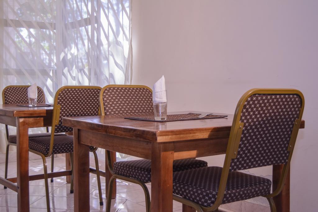 The Palace Guest House Harare Bagian luar foto